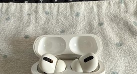 Used
													Apple AirPods Pro 1st Gen - MagSafe Case, photo 2 of 3