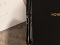 Honor Magic V2