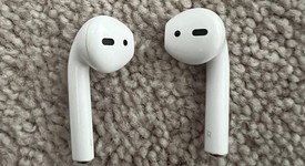 Used
													Apple AirPods 2nd Gen - Lightning Case, photo 3 of 5