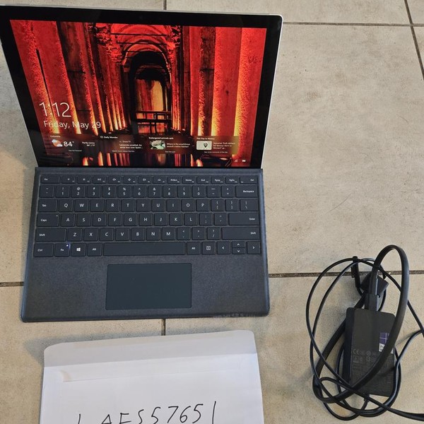 Microsoft Surface Pro 5 (2017) - Wi-Fi, 256 GB, Silver, 8 GB