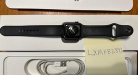 Good
													Apple Watch SE 1st Gen 40mm - Gray, A2351 - GPS, Aluminum, photo 5 of 5
