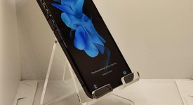 Good
													Samsung Galaxy Z Flip4 5G - Unlocked, Graphite, 128 GB, 8 GB, SM-F721U1, photo 4 of 4