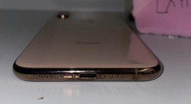 Good
													Apple iPhone Xs - Unlocked, Gold, 64 GB, A1920, photo 4 of 4