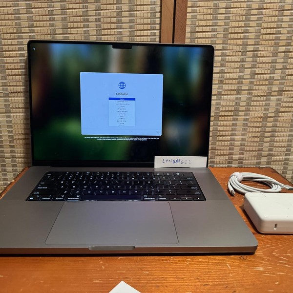 MacBook Pro 2021 - 16 inch - 512 GB, Gray, 16 GB, Apple M1 Pro 10-core