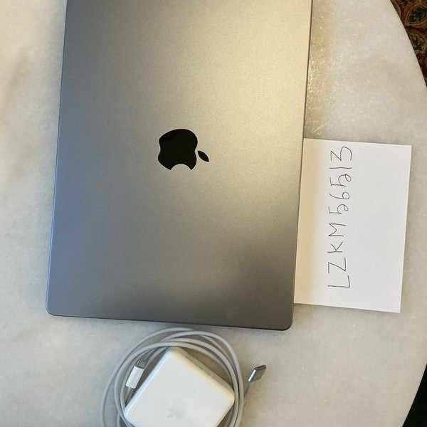MacBook Pro 2021 - 14 inch - 512 GB, Gray, 16 GB, Apple M1 Pro 8-core