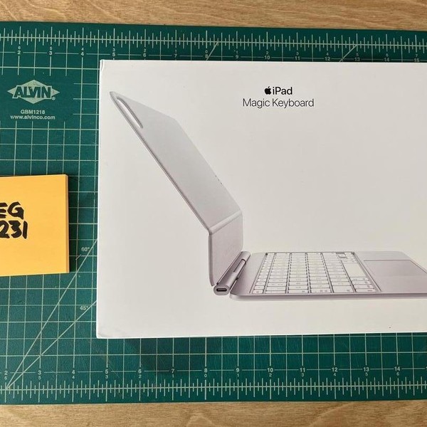 Apple Magic Keyboard for iPad Pro - White