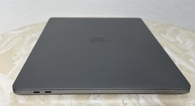 Good
													MacBook Pro 2017 (With Touch Bar) - 15" - I7, Gray, 512 GB, 16 GB, photo 4 of 11
