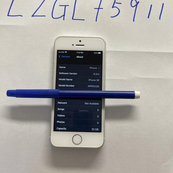 Apple iPhone SE 1st Gen 2016 - Unlocked, 32 GB, Silver, A1723