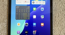 Mint
													Apple iPad Air 5th Gen - Unlocked, Gray, 256 GB, A2589, photo 3 of 11