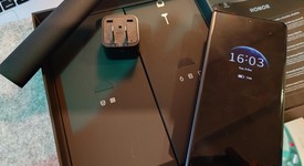 Mint
													Honor Magic V5 - Unlocked Non-US, Black, 512 GB, 16 GB, photo 4 of 28