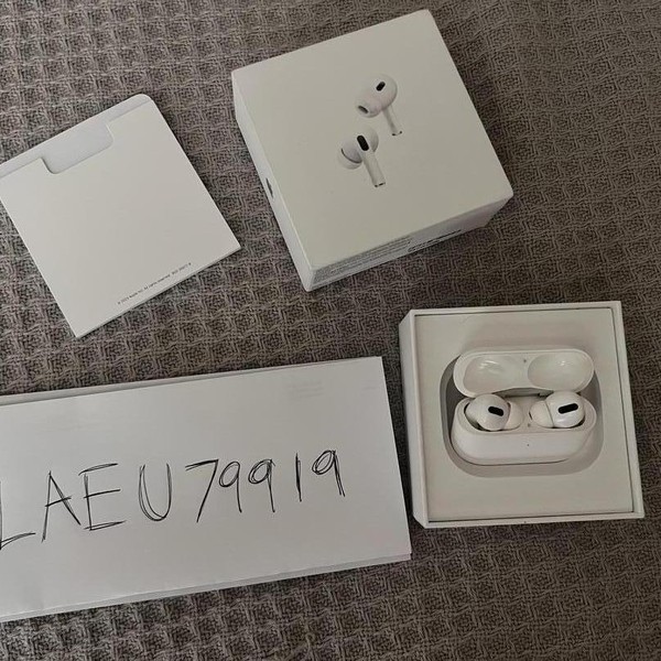 Apple AirPods Pro - MagSafe Case