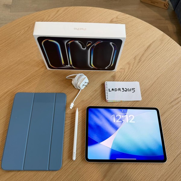 Apple iPad Pro 11 inch (M5) 2025 - Wi-Fi, 256 GB, Silver, Apple M5 10-Core (8-core GPU), A3357, Standard Glass