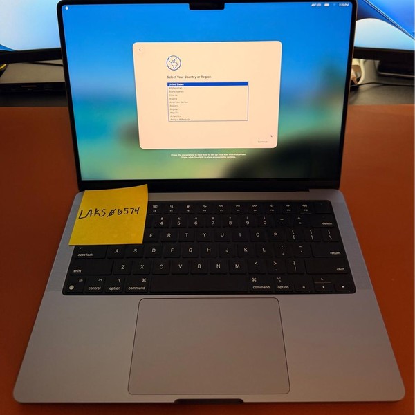 MacBook Pro 2021 - 14 inch - 512 GB, Gray, 16 GB, Apple M1 Pro 8-core