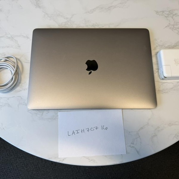 MacBook Pro 2020 - 13 inch - 1 TB, Gray, 32 GB, Intel Core i5