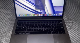 Good
													MacBook Pro 2017 (With Touch Bar) - 13" - I7, Gray, 512 GB, 8 GB, photo 4 of 12