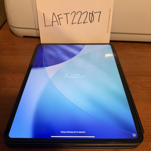 Apple iPad Pro 13 inch (M4) 2024 - Wi-Fi, 256 GB, Black, 8 GB, A2925, Standard Glass