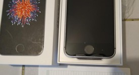 Mint
													Apple iPhone SE 1st Gen 2016 - Unlocked, Grey, 32 GB, A1662, photo 4 of 10