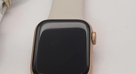 Good
													Apple Watch SE 1st Gen 40mm - Unlocked, Gold, A2353 - Cellular, Aluminum, photo 3 of 4