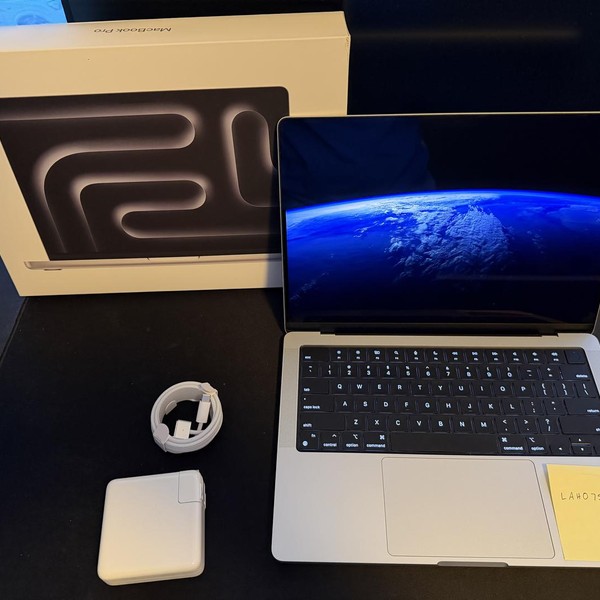 MacBook Pro 2024 - 14 inch - 1 TB, Silver, 24 GB, Apple M4 Pro 14-core