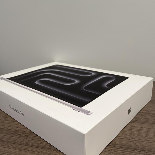 MacBook Pro 2024 - 16 inch - 512 GB, Silver, 24 GB, Apple M4 Pro 14-core