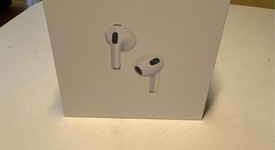 New
													Apple AirPods 3rd Gen - Lightning Case, photo 1 of 4