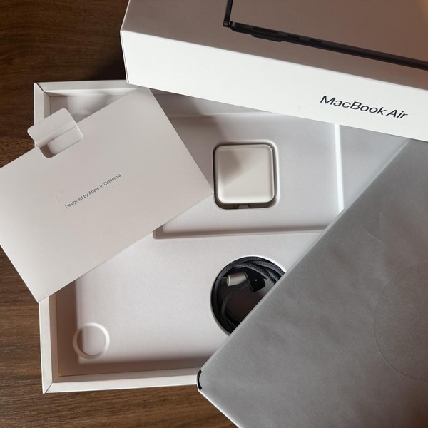 MacBook Air 2022 (M2) - 13 inch - 512 GB, Midnight, 24 GB, Apple M2