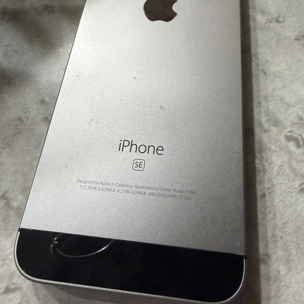 Apple iPhone SE 1st Gen 2016 - Unlocked, 64 GB, Silver, A1662