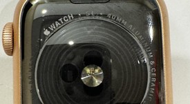 Good
													Apple Watch SE 1st Gen 40mm - Unlocked, Gold, A2353 - Cellular, Aluminum, photo 5 of 8