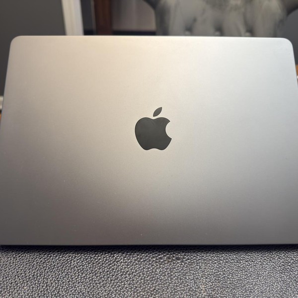 MacBook Air 2022 (M2) - 13 inch - 1 TB, Silver, 16 GB, Apple M2