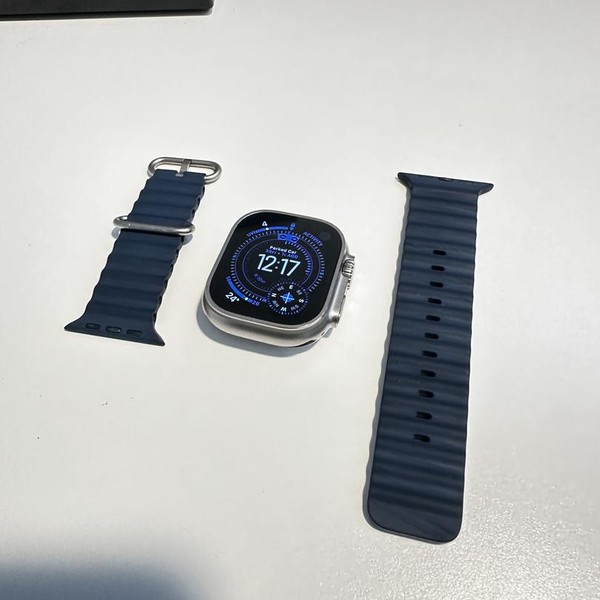 Apple Watch Ultra 49mm - Unlocked, Titanium, A2622