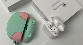 Used
													Apple AirPods 2nd Gen - Lightning Case, photo 1 of 4