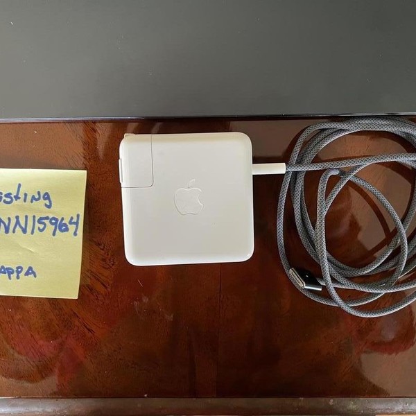 MacBook Air 2022 (M2) - 13 inch - 1 TB, Midnight, 24 GB, Apple M2