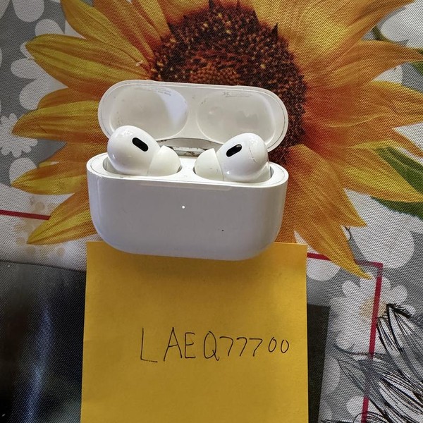 Apple AirPods Pro 2 - Lightning