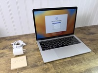 MacBook Pro 2017 (No Touch Bar) - 13"