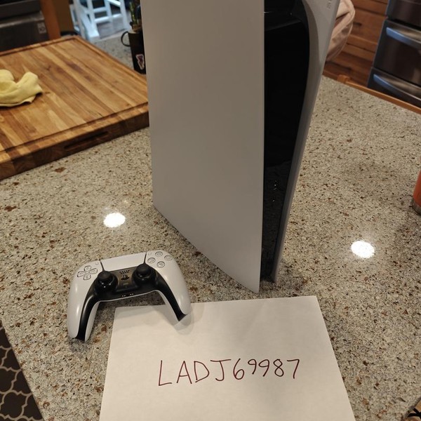 PlayStation 5 Standard Edition (2020) - 825 GB, White, Standard Edition