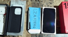 Mint
													OnePlus 15 - Unlocked Non-US, Infinite Black, 1 TB, 16 GB, photo 4 of 17