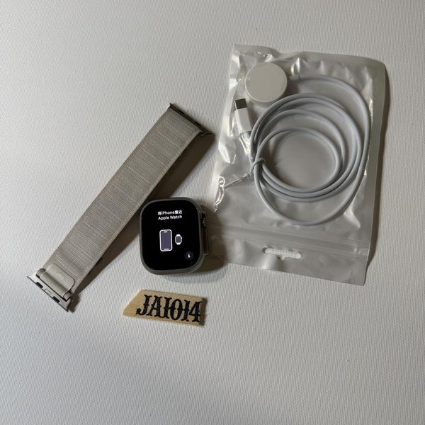 Apple Watch Ultra 49mm - Unlocked, Titanium, A2622