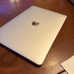 Fair MacBook Pro 2017 (With Touch Bar) - 13 inch - 512 GB, Silver, 8 GB, Intel Core i5