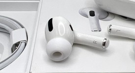 Used
													Apple AirPods Pro - MagSafe Case, photo 2 of 4