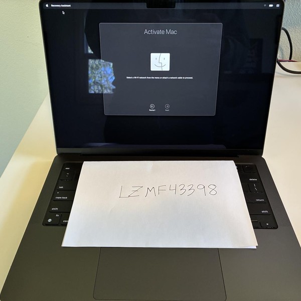 MacBook Pro Late 2023 (M3) - 14 inch - 1 TB, Black, 18 GB, Apple M3 Pro 12-core, 18-core GPU