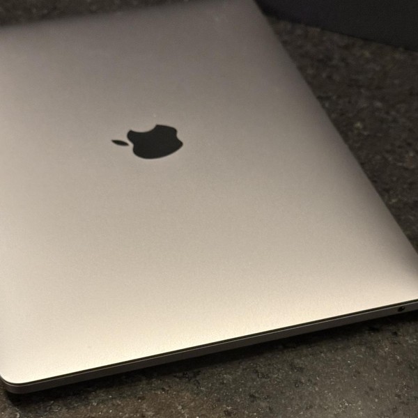 MacBook Pro 2020 - 13 inch - 256 GB, Silver, 8 GB, Apple M1