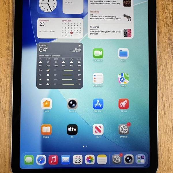Apple iPad Air (5th Gen) - Unlocked, 64 GB, Gray, A2589
