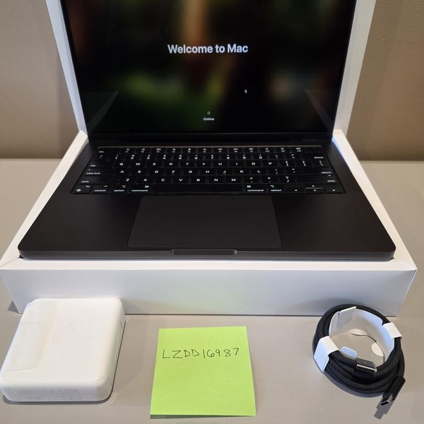 MacBook Pro Late 2023 (M3) - 14 inch - 1 TB, Black, 18 GB, Apple M3 Pro 12-core, 18-core GPU