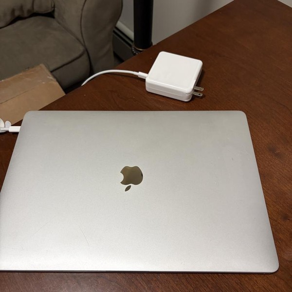 MacBook Pro 2018 (With Touch Bar) - 15 inch - 512 GB, Silver, 16 GB, Intel Core i7