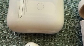 Used
													Apple AirPods 2nd Gen - Wireless Case, photo 3 of 12