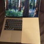 Good MacBook Pro 2020 - 13 inch - 512 GB, Silver, 8 GB, Intel Core i5