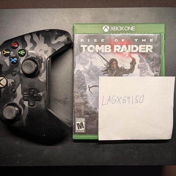 Xbox One X (2017) - Black, Standard