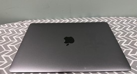 Good
													Macbook Retina 2017 - 12" - I5, Gray, 256 GB, 8 GB, photo 4 of 12