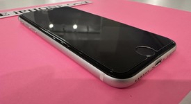 Good
													Apple iPhone SE 2nd Gen 2020 - Unlocked, White, 256 GB, A2275, photo 3 of 14