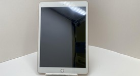 Fair
													Apple iPad 8th Gen - Wi-Fi, Gold, 32 GB, A2270, photo 2 of 6